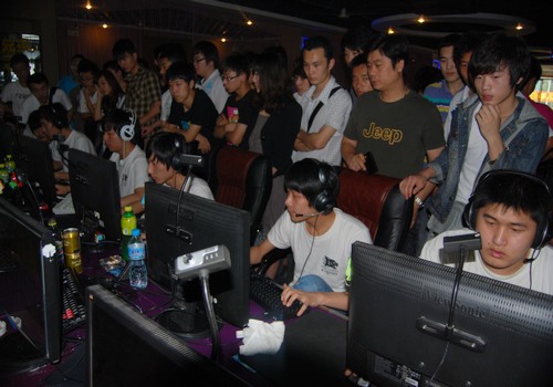 Natus Vincere 在2025年StarLadder布达佩斯 Major 第二阶段的首轮中击败了FlyQuest